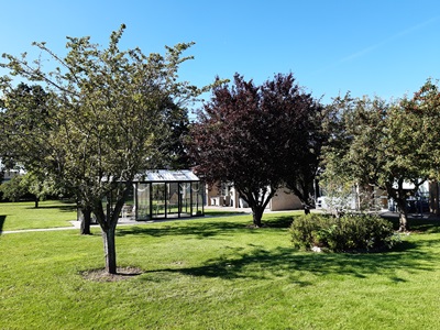 Præsthøjgården have drivhus